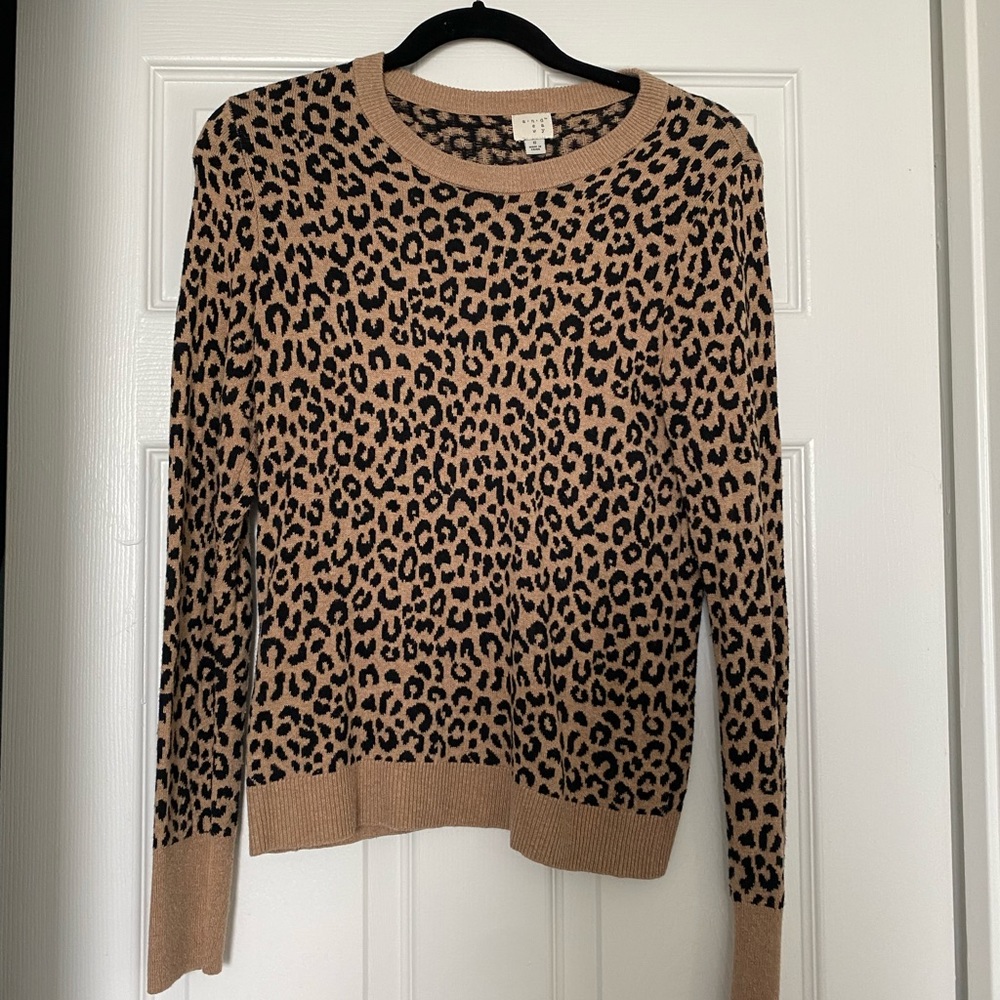Leopard sweater, size small